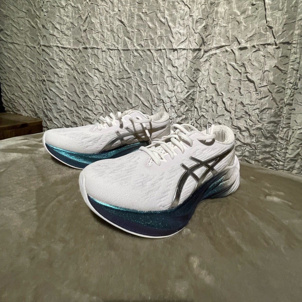 Asics Nova Blast 8.5 white/pearl blue